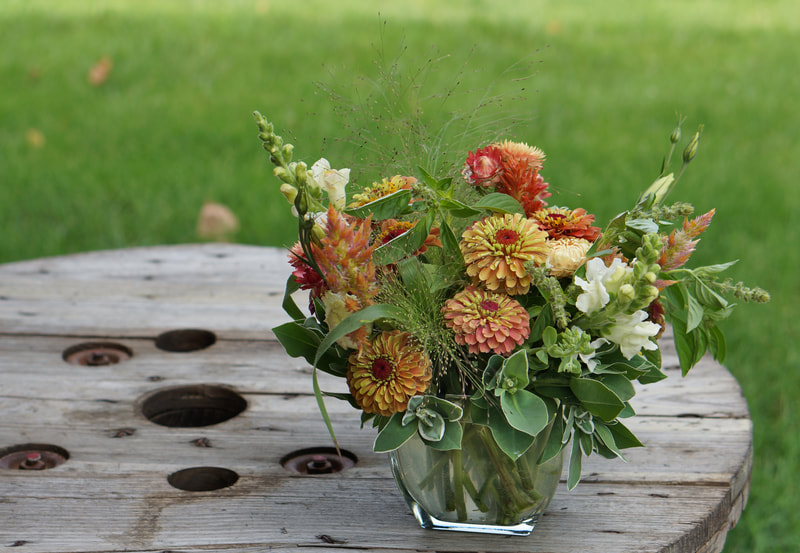 small zinnia with other mixed florals arrangement
